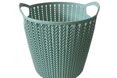 11 plastic storage baskets (1)
