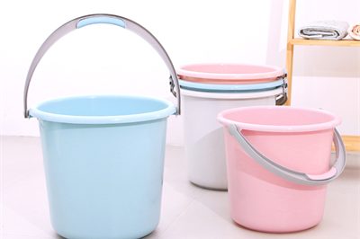 4 water plastic bucket (1)