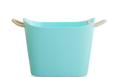 8 plastic laundry basket (1)
